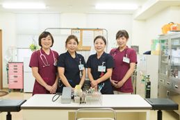 4人並ぶ看護部スタッフ