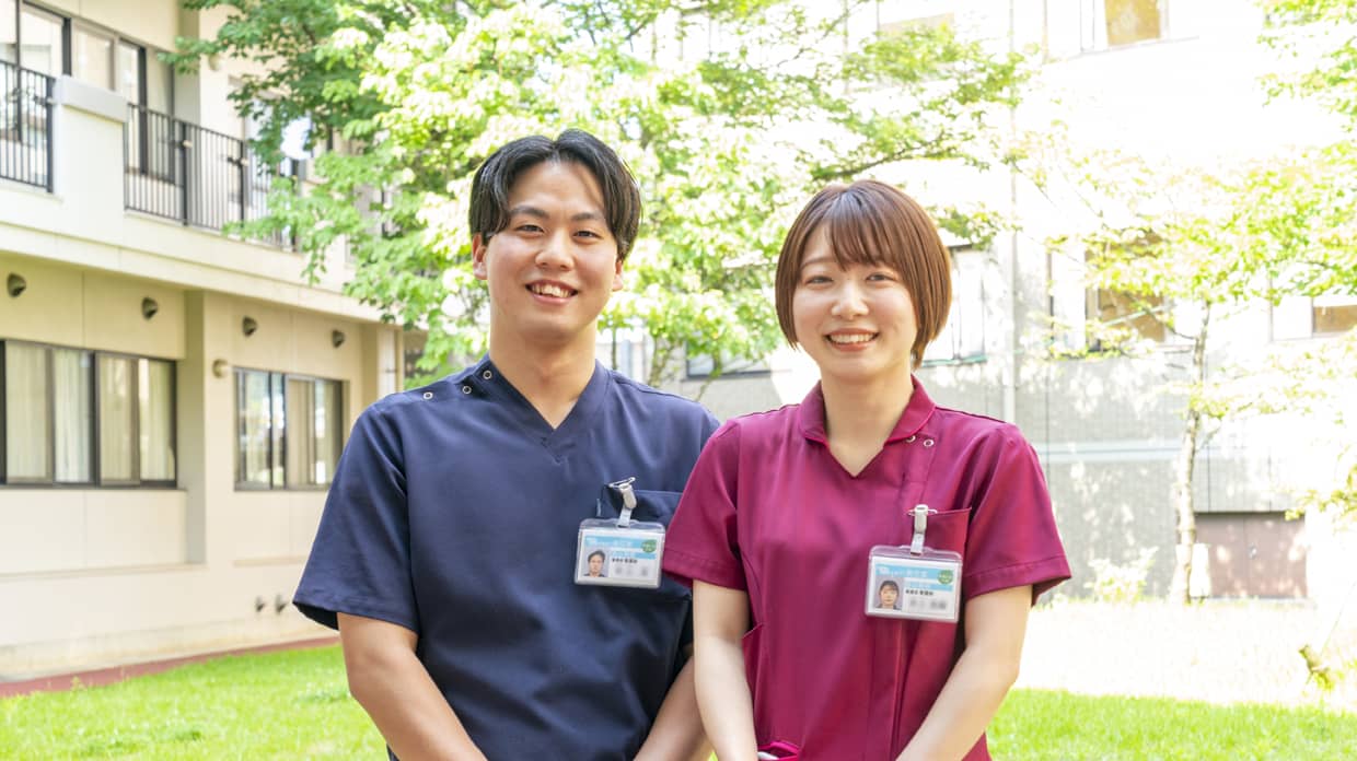 2人並ぶ看護部スタッフ