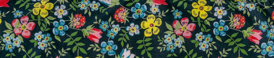 花と草の柄の生地のイメージ