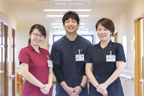 3人並ぶ看護部スタッフ