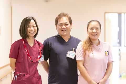 3人並ぶ看護部スタッフ