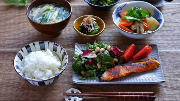和食で健康的な料理の写真