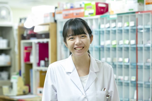 油山病院、女性薬剤師のポートレート