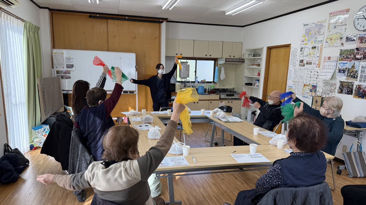 ふれあいサロンにて「シナプソロジー」講座のようす