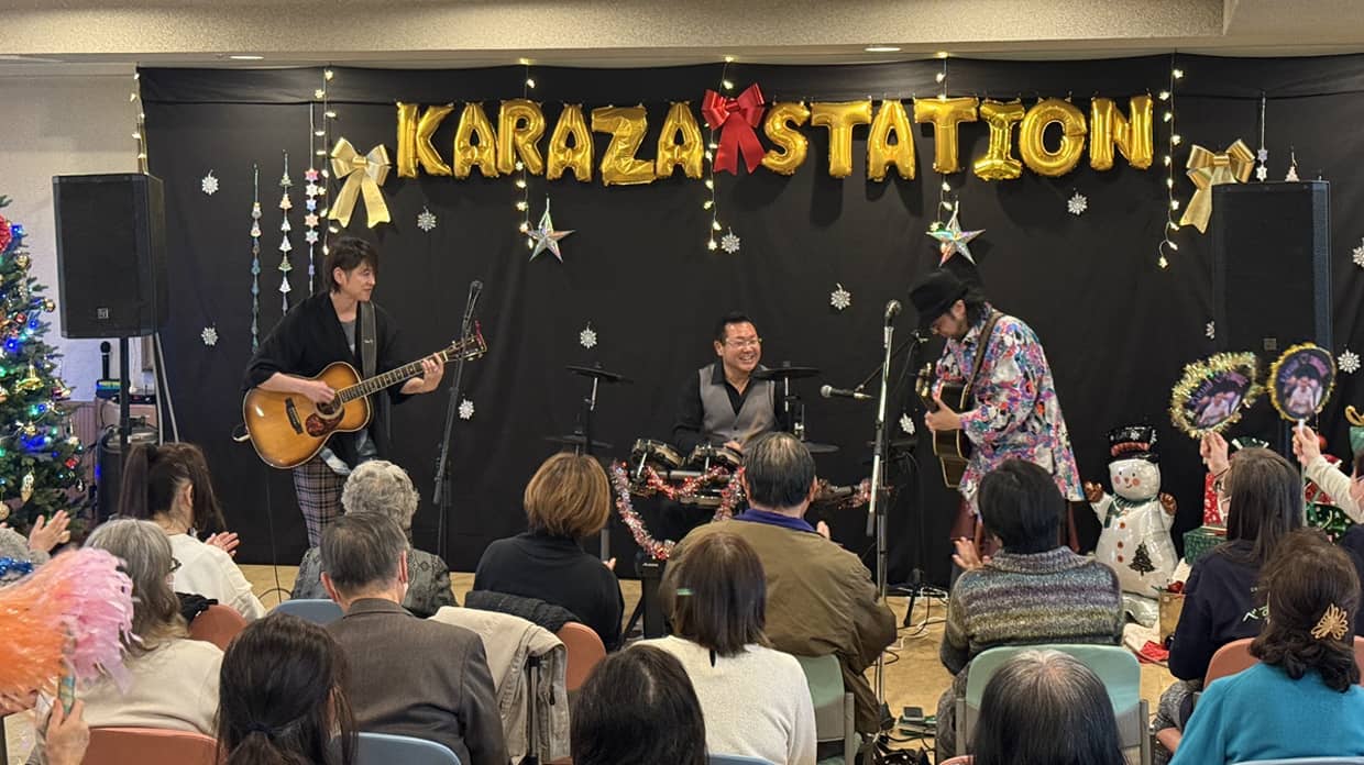 卵卵祭2025でのチキンナゲッツの演奏