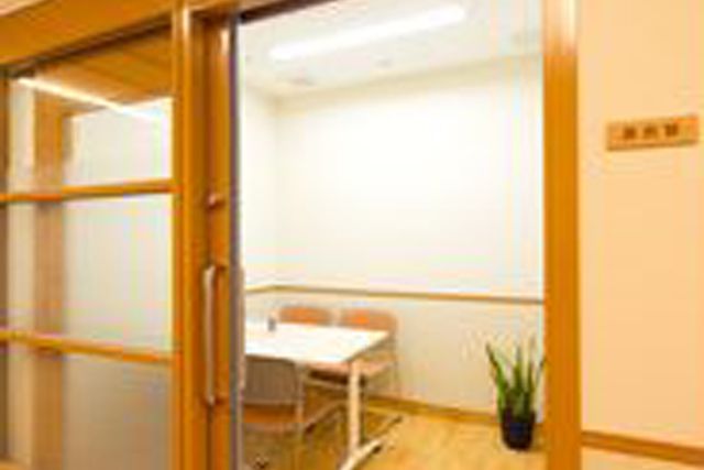 精神科急性期治療病棟の面会室